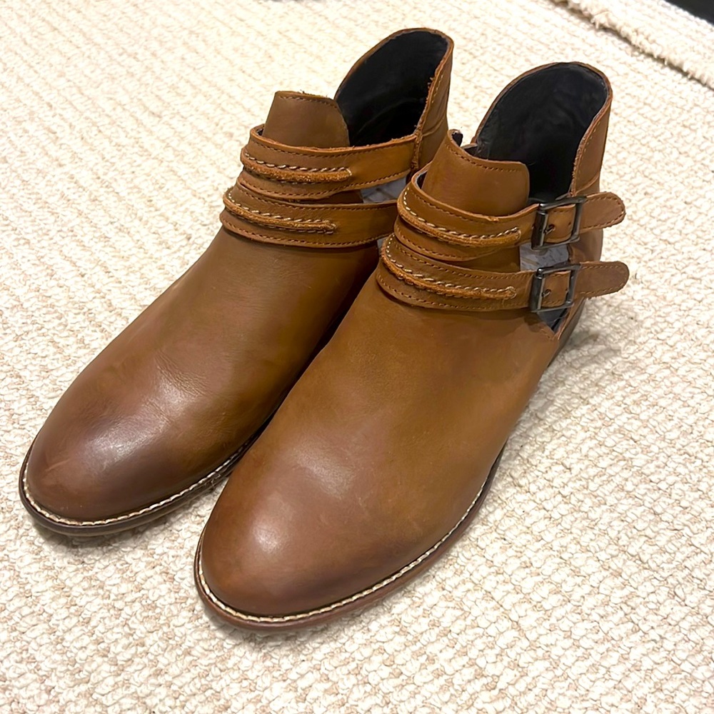 Nicole brown cut out buckle strap leather booties size 7